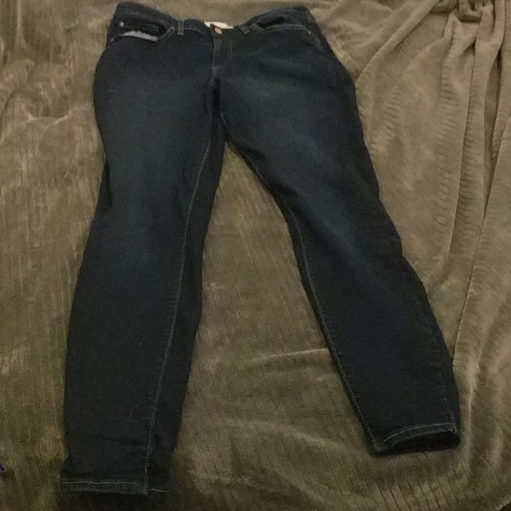 Levi strauss signature gold mid rise skinny jeans